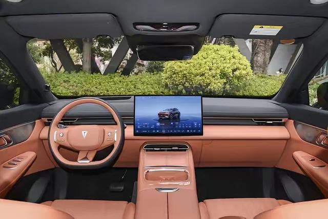 全新深蓝S07很牛，激光板更牛！
全新深蓝S07华为激光版上市
1：车机芯片升级