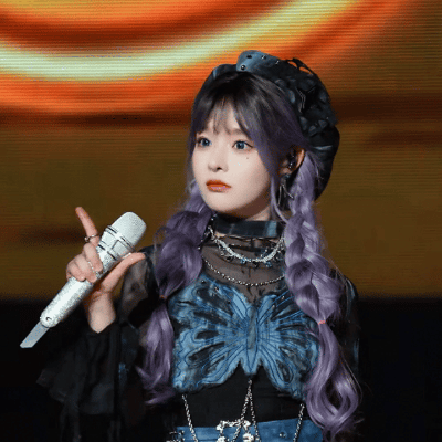 黄霄雲打开七周年大门黄霄雲Live现场真的是超级让人惊艳，《打开》带给我们的冲击