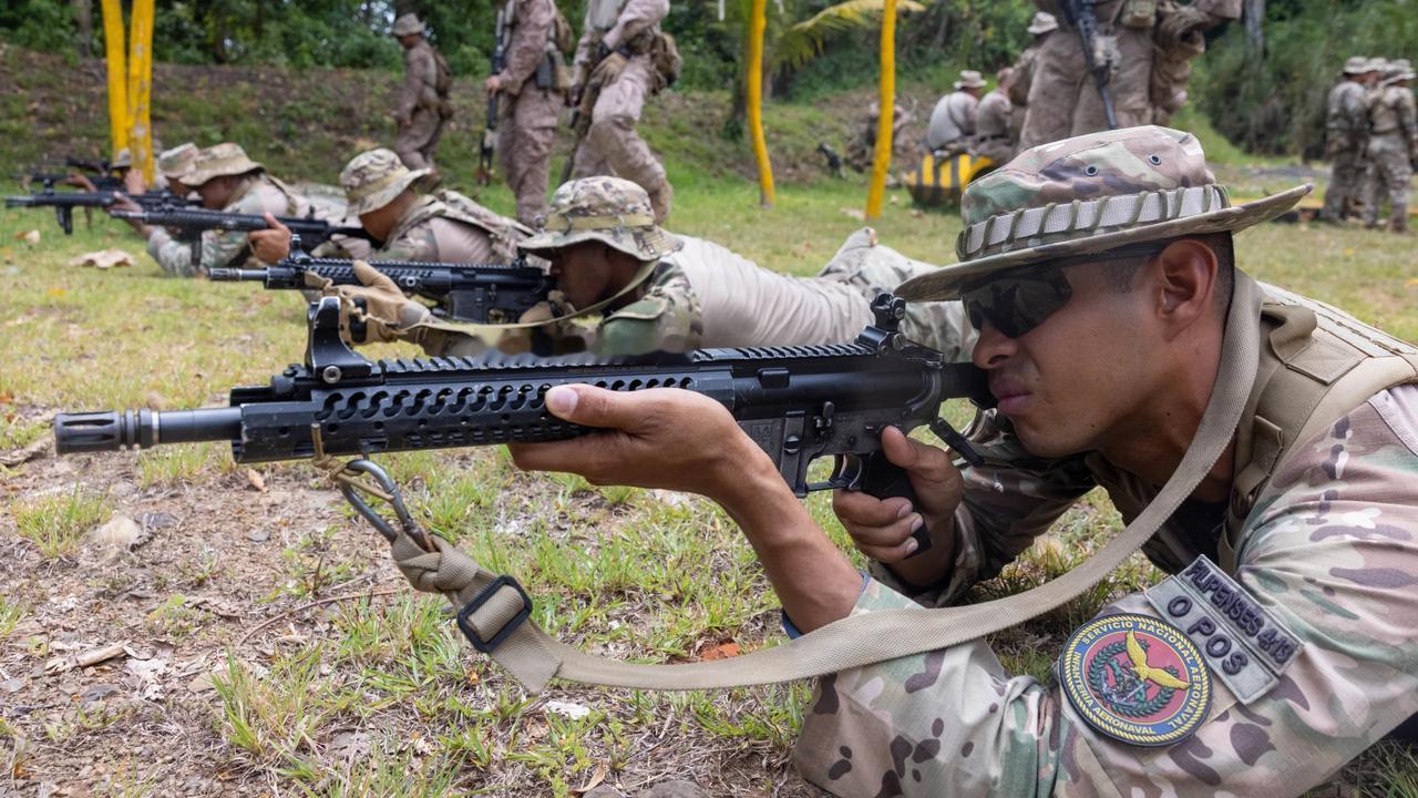 2025 年，巴拿马国家边境服务局官员均配备 Adams Arms P3 5.5