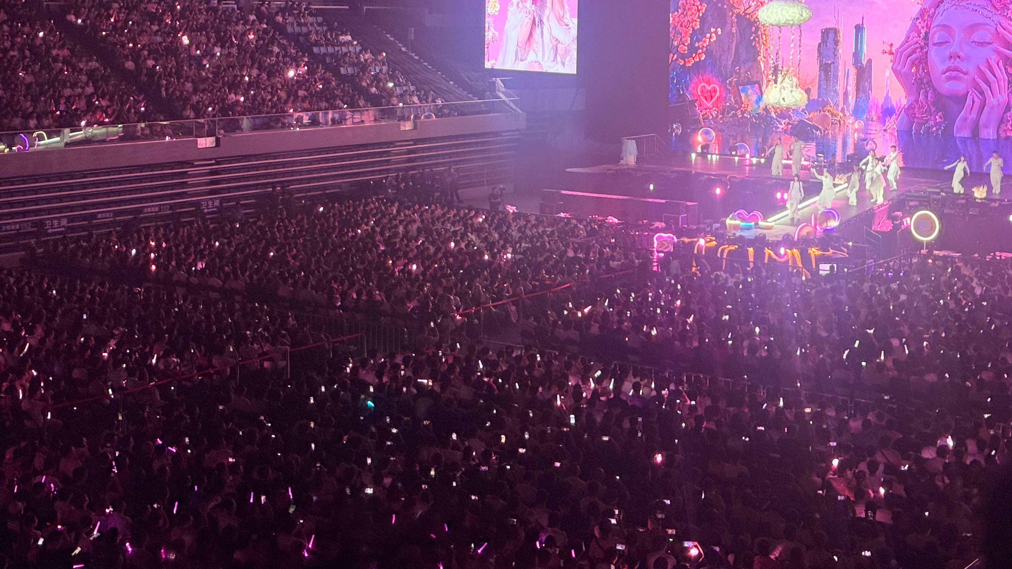 黄霄雲杭州演唱会 两场连开，星海续航。“宇宙无敌号2.0”全新升级，极致定制舞美