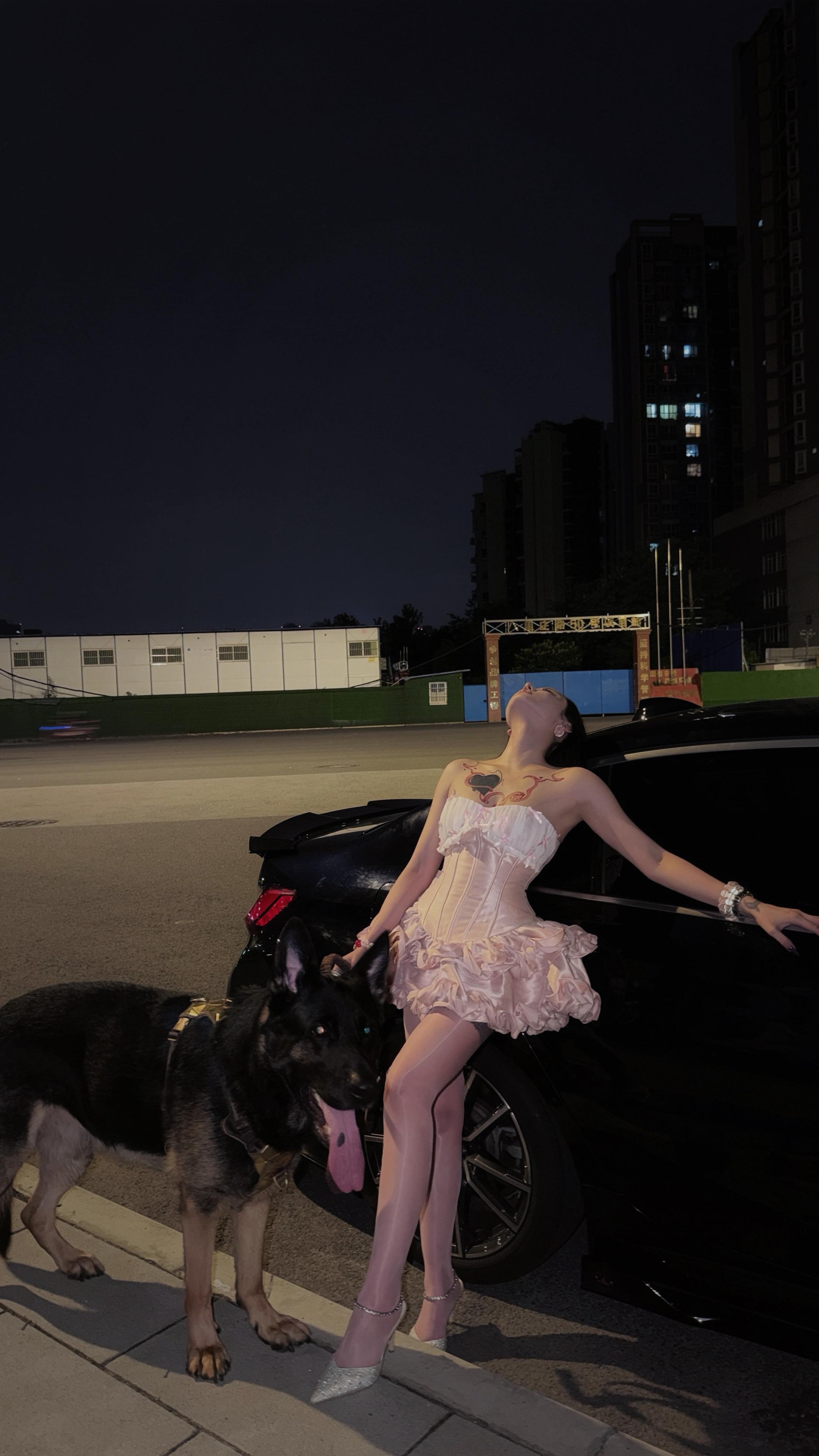 努力赚钱吧，经济到位，身边全是好人。