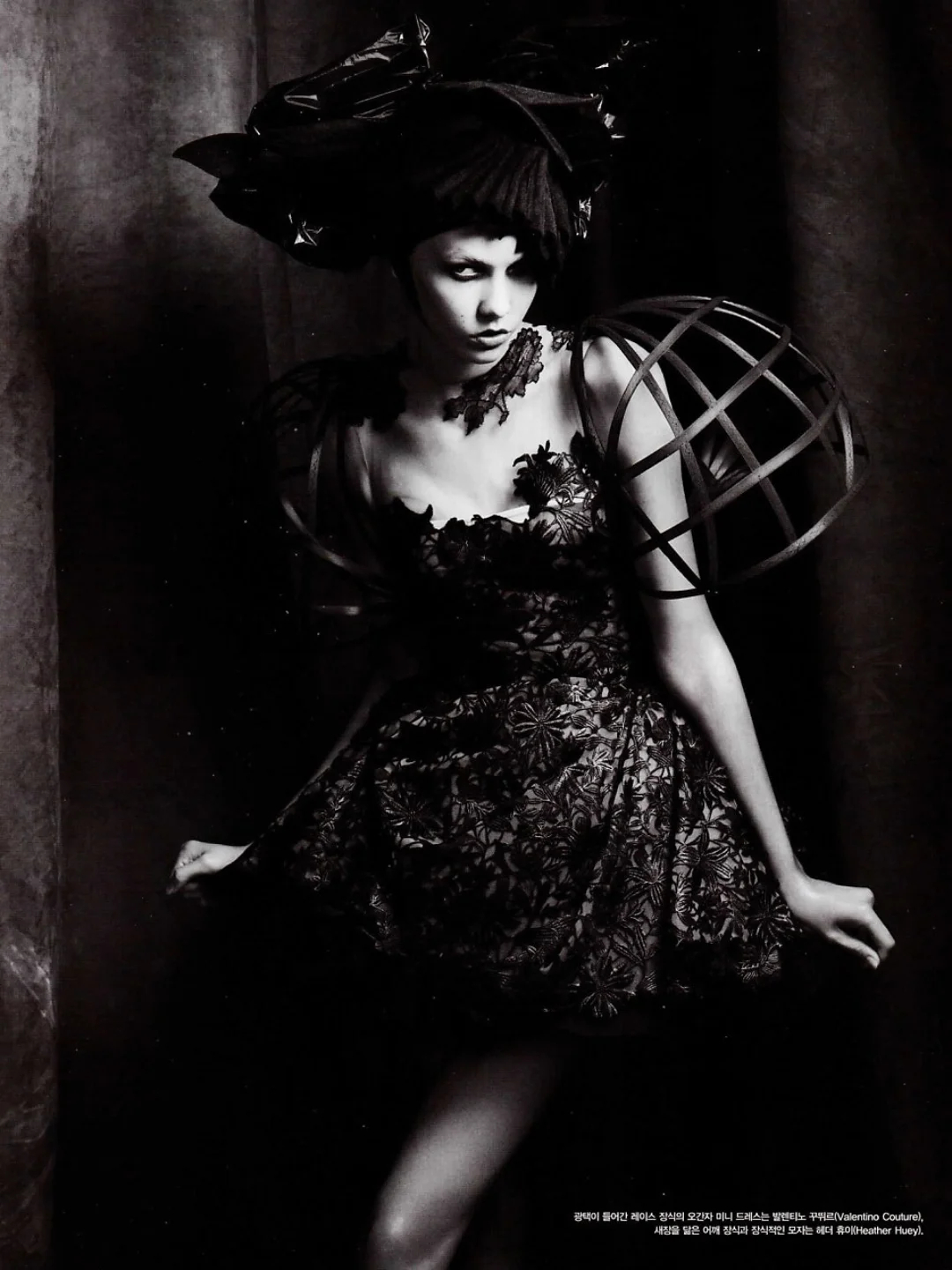 韩版《VOGUE》2009年8月刊时装大片：Trash couture模特Kar