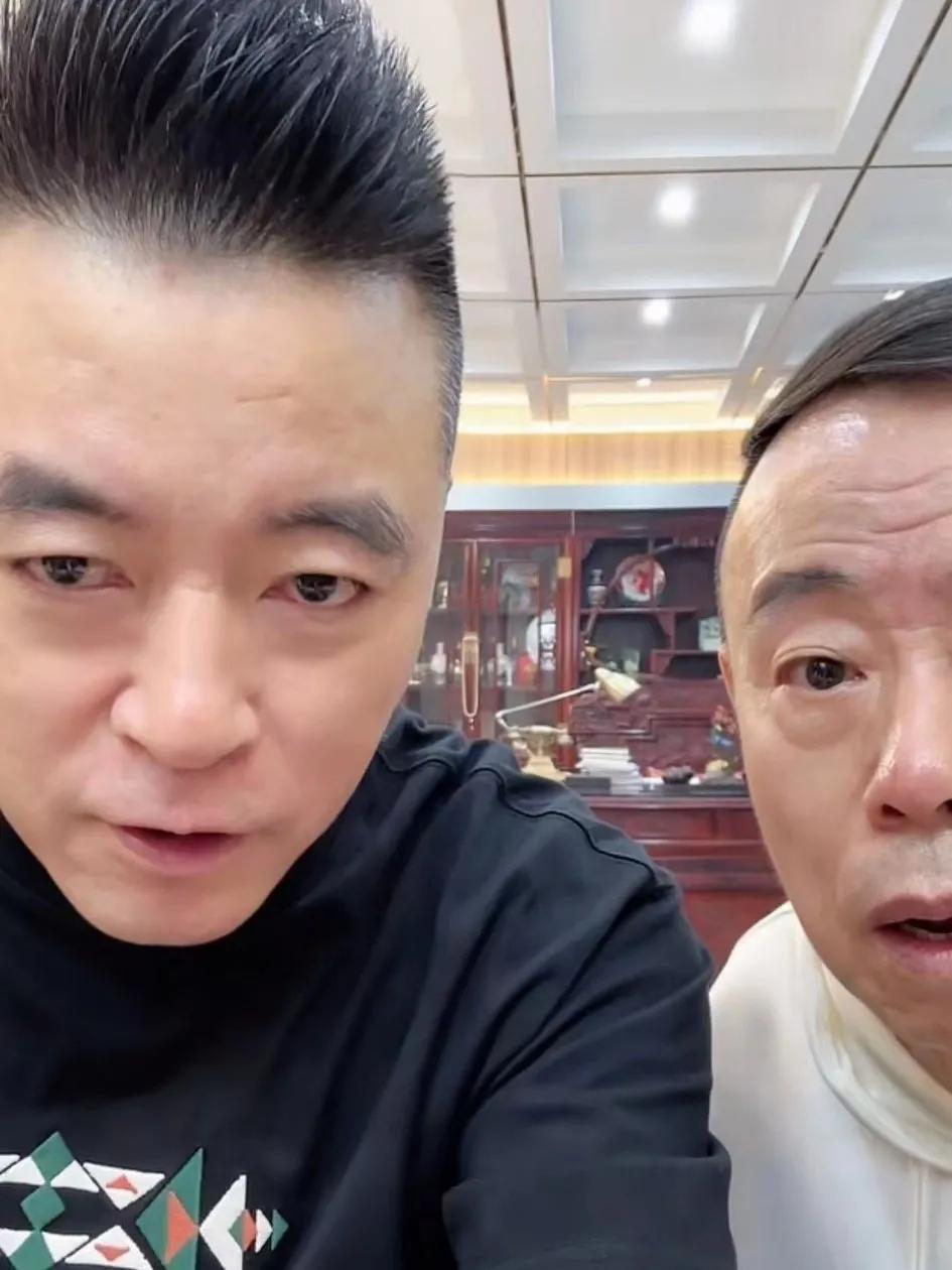人民艺术家潘长江今天突然登上了热搜！原因是消失一年多的潘老师，今天下午突然开启直