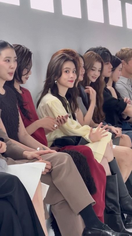 王霏霏陈昊宇贴脸合照王霏霏陈昊宇同框合影双厨狂喜！王霏霏和陈昊宇贴脸合照太养眼了