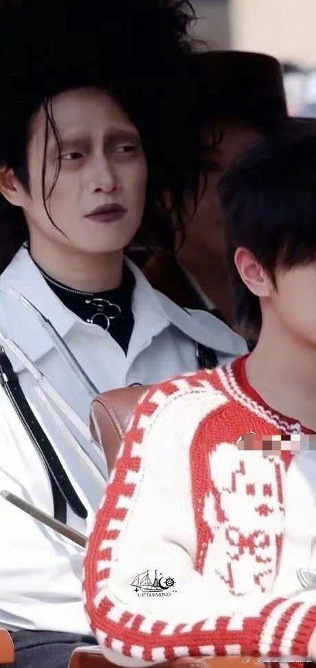 魏大勋cos剪刀手爱德华✌️还挺还原的啊 