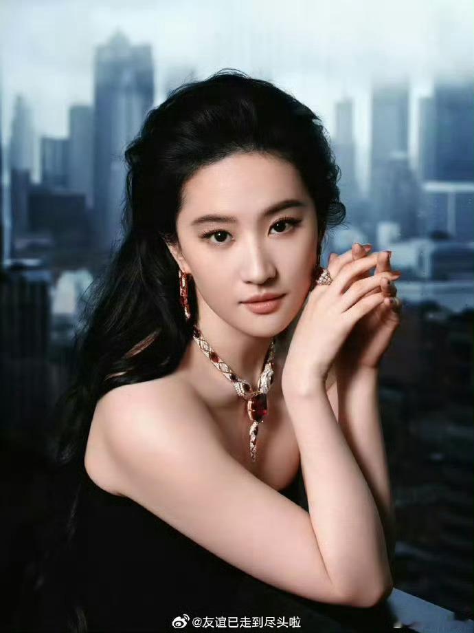 刘亦菲明天两场活动 刘亦菲明天两场活动：lv大秀和白玉兰提名晚宴，哇塞，真棒👍