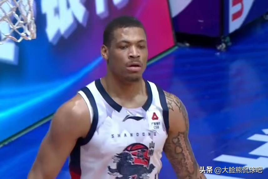 约翰逊正在用实力一点点证明自己不是水货！
最近约翰逊的表现越来越好了，打起球来也