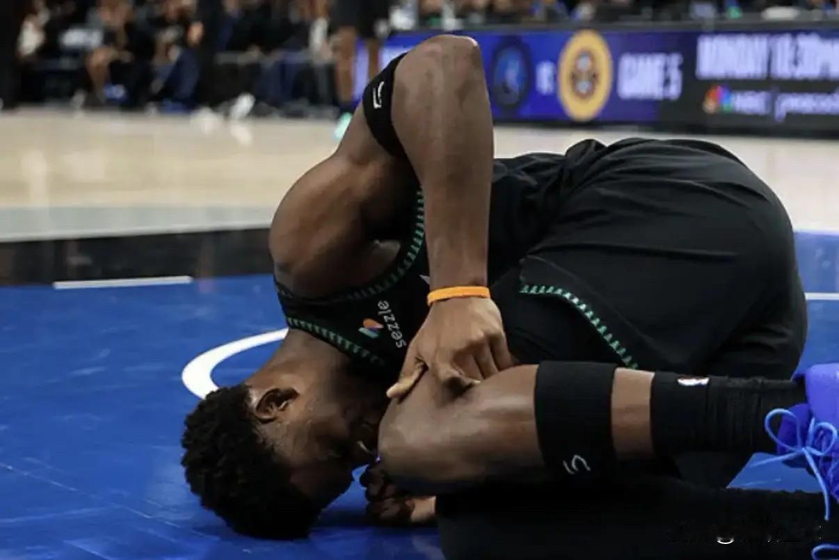 森林狼的天塌了！华子左膝骨挫伤缺席数周，掘金1-3翻盘的机会来了

据名记者Sh