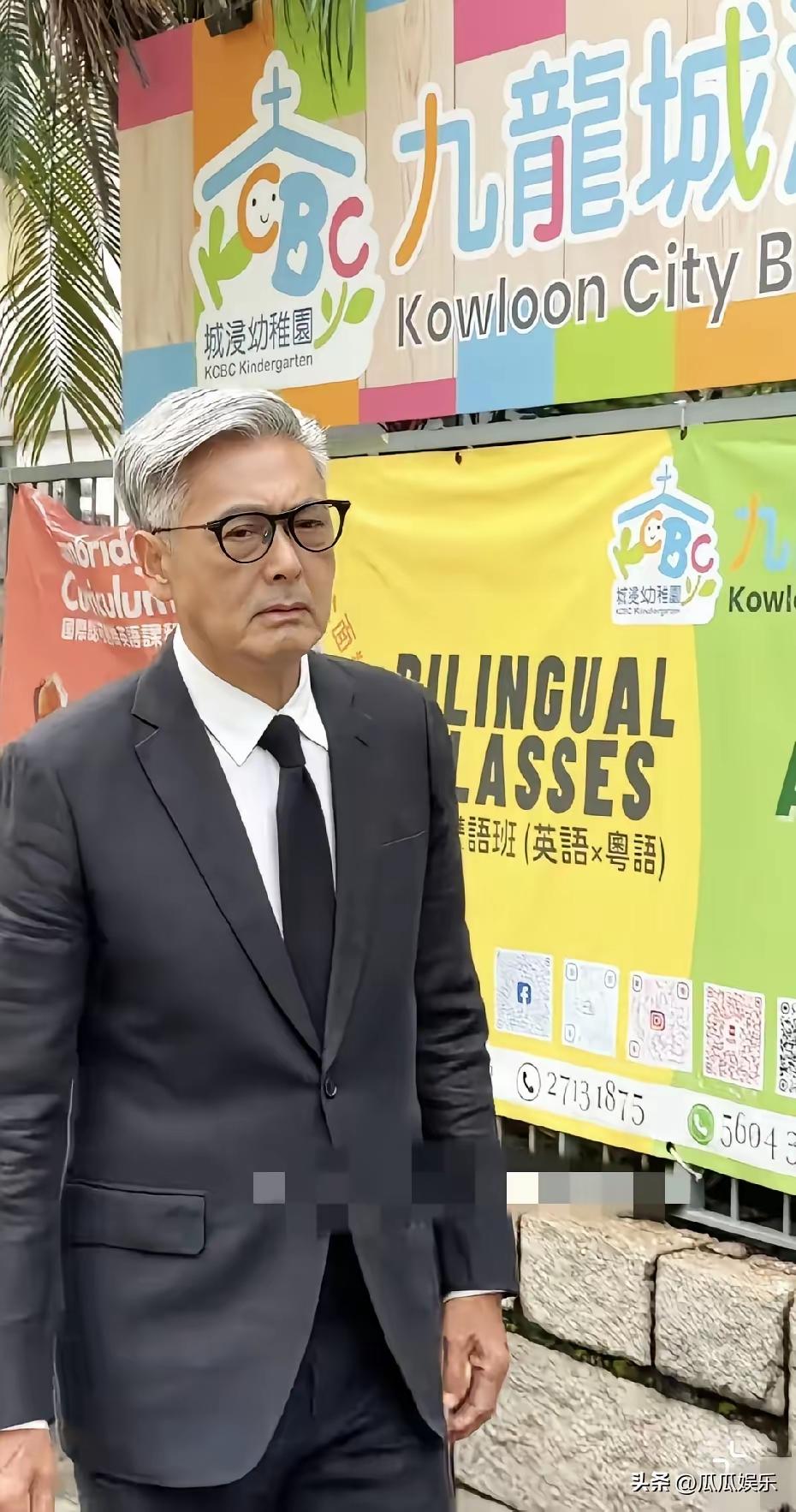 周润发的形象
仅仅用“帅”
形容
太简单了！