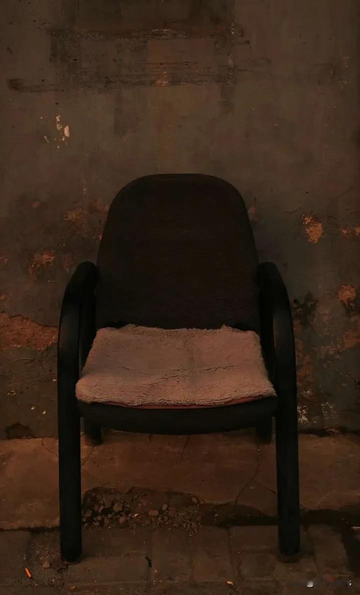 文化艺术品里面很多作品喜欢做复古处理，就我个人理解而言，复古的意义在于：

1、