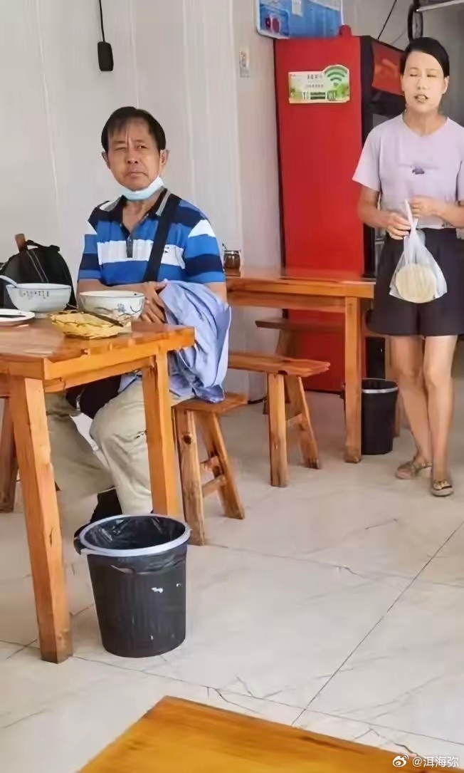 吃面的时候遇到的，该怎么和他打招呼比较好？ ​​​