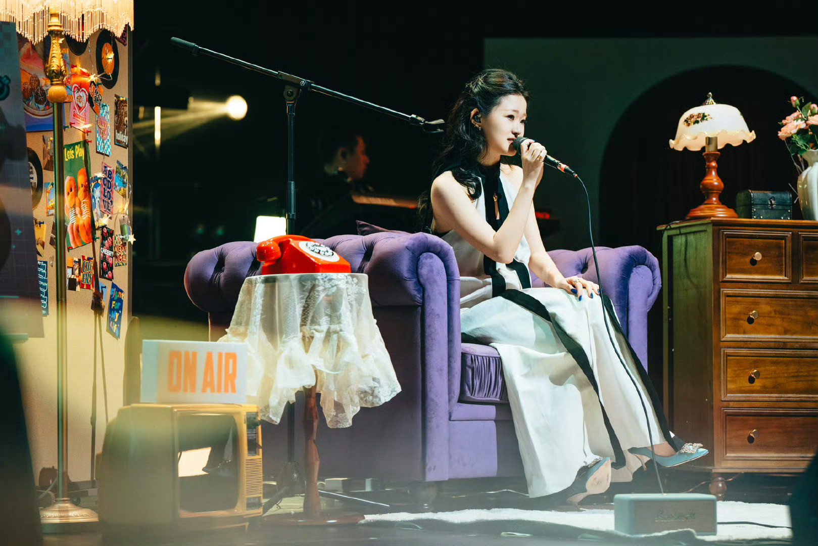 看的出来王睿卓很重视这份工作了 王姐怕侵权不敢多唱的样子好萌，打工人在线卑微宠粉