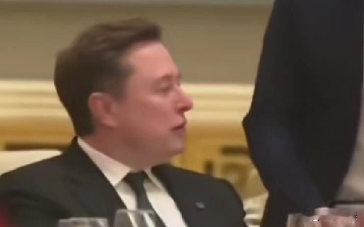 马斯克气色不错，红光满面

说得太对了！马斯克这趟北京行，确实红光满面、春风得意
