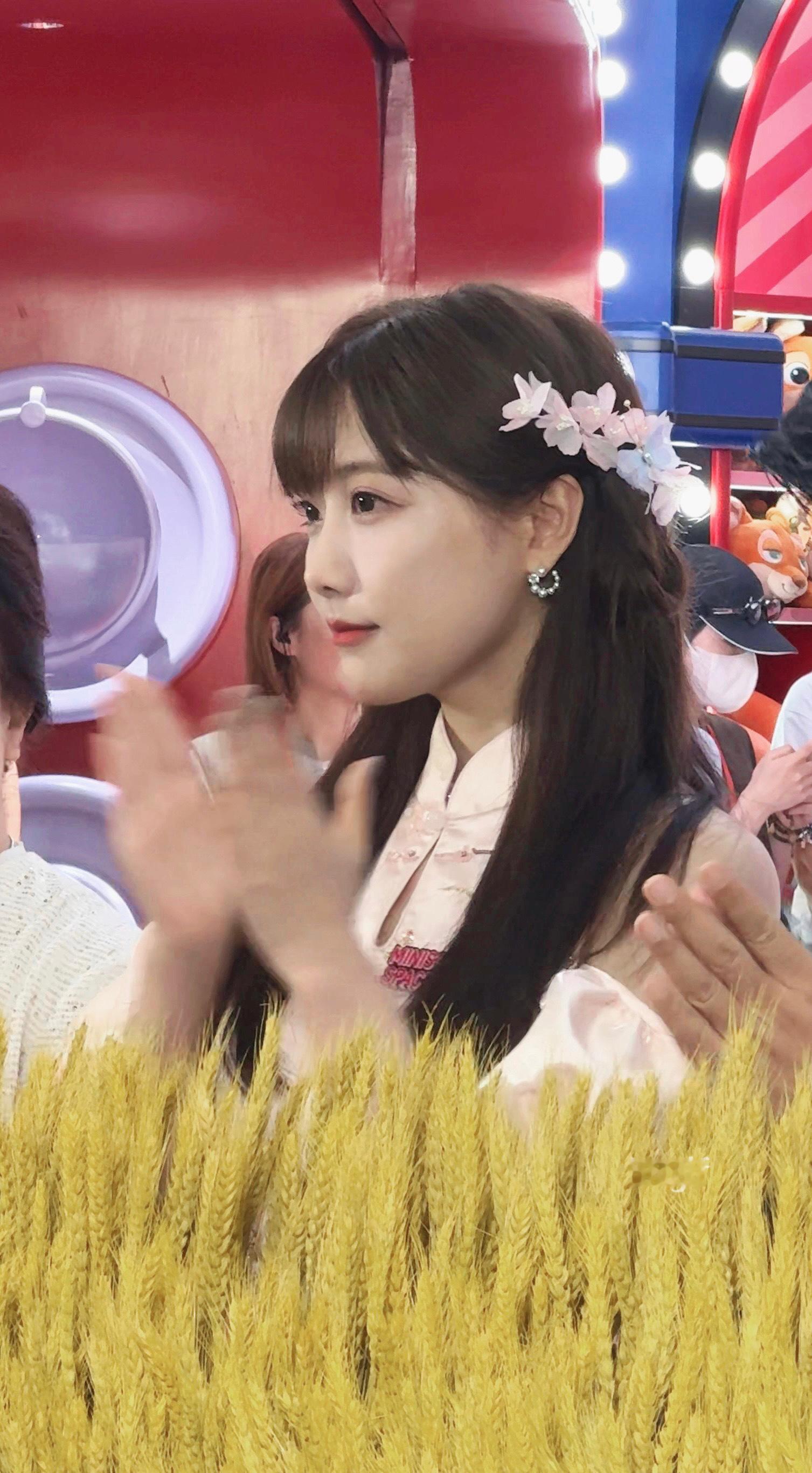 投稿 【李艺彤】搞二次元的妹感姐 