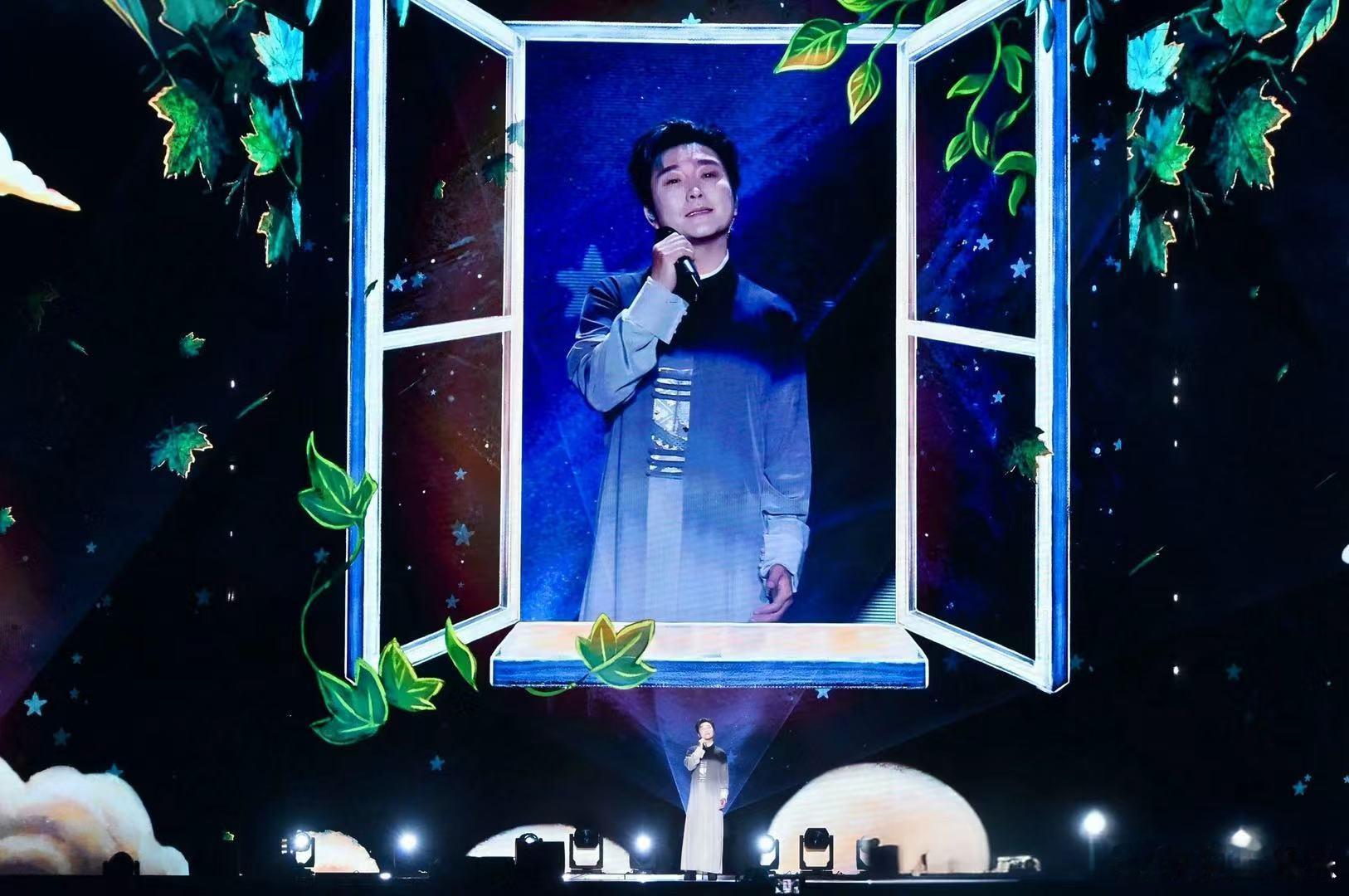 内娱明星主播合作舞台上新了 内娱明星主播合作舞台上新啦！李玉刚的戏腔一出，直冲我