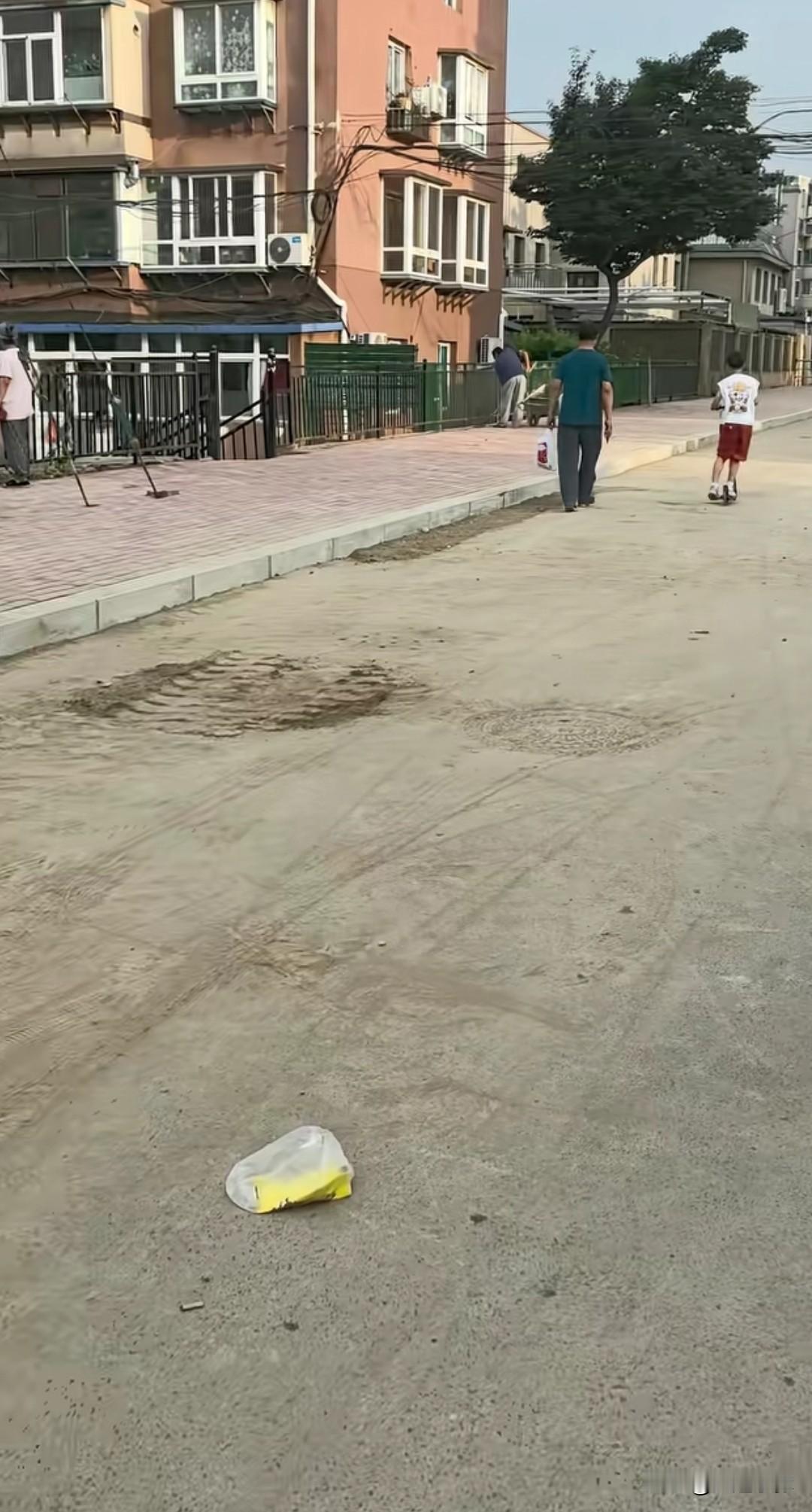 大湾市场大变样！蓝色免费停车位，是福利还是新烦恼？

大湾市场最近可是干了两件大