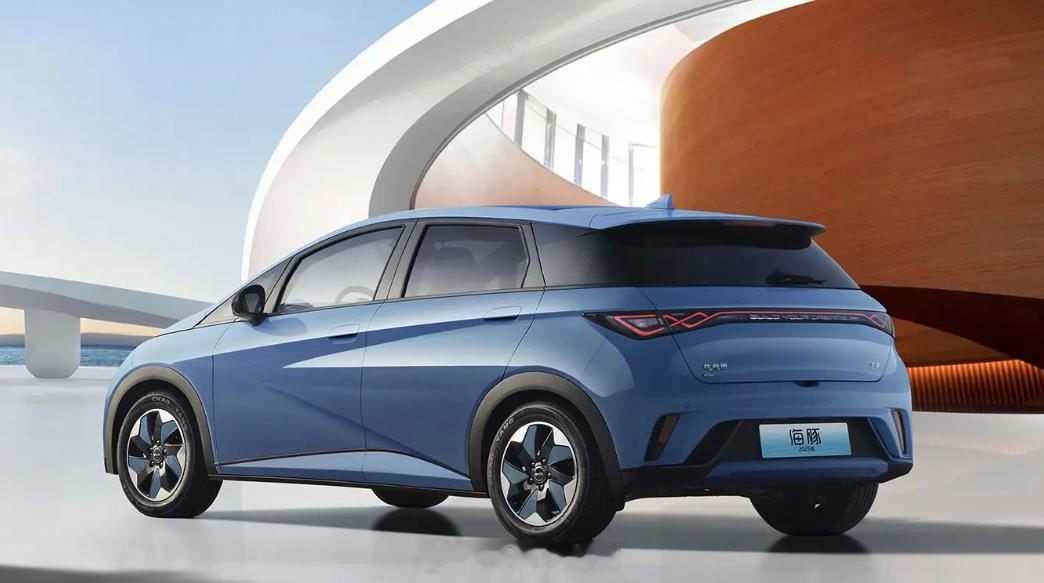 【中国汽车10月出口直接翻倍 比亚迪第一 超2、3名之和】乘联分会最新数据显示，