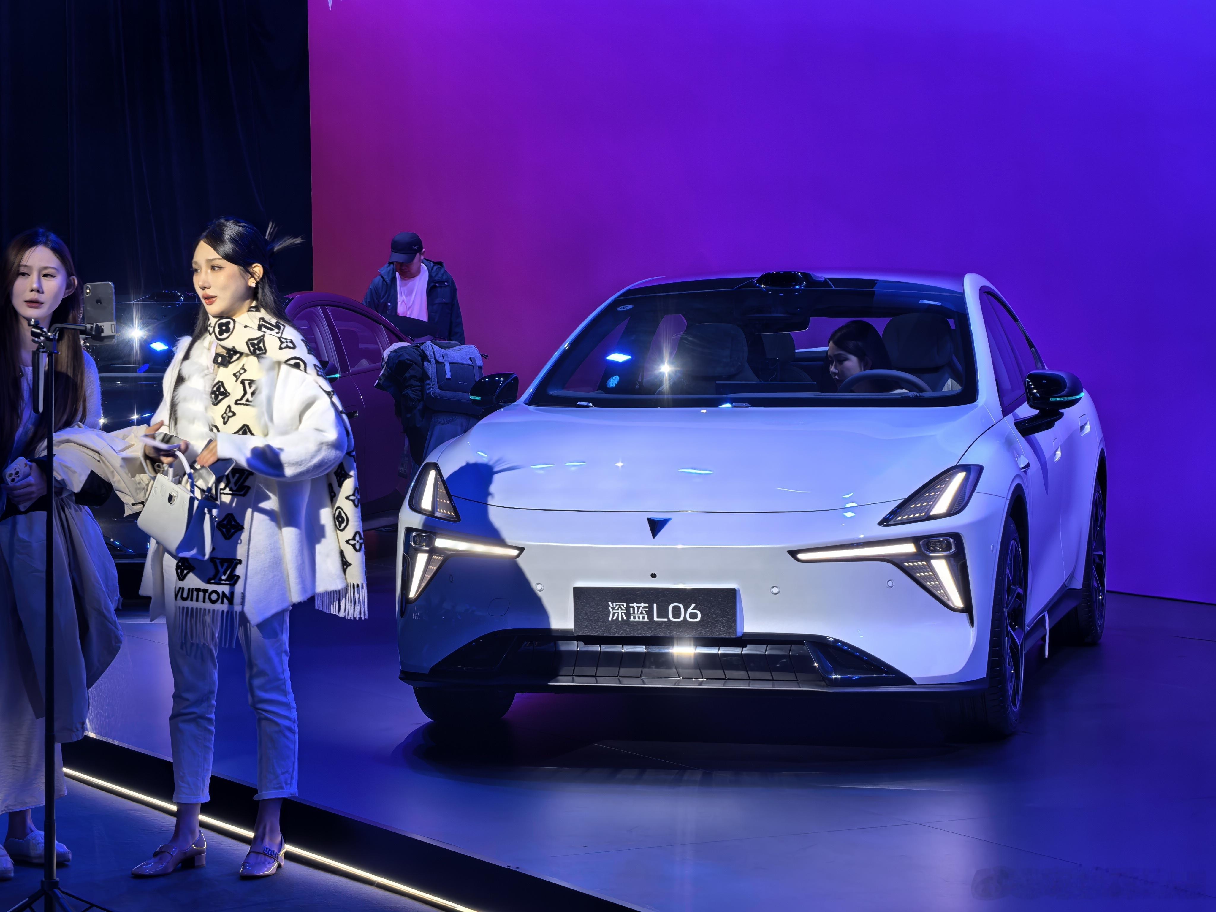 来看深蓝L06上市发布会了