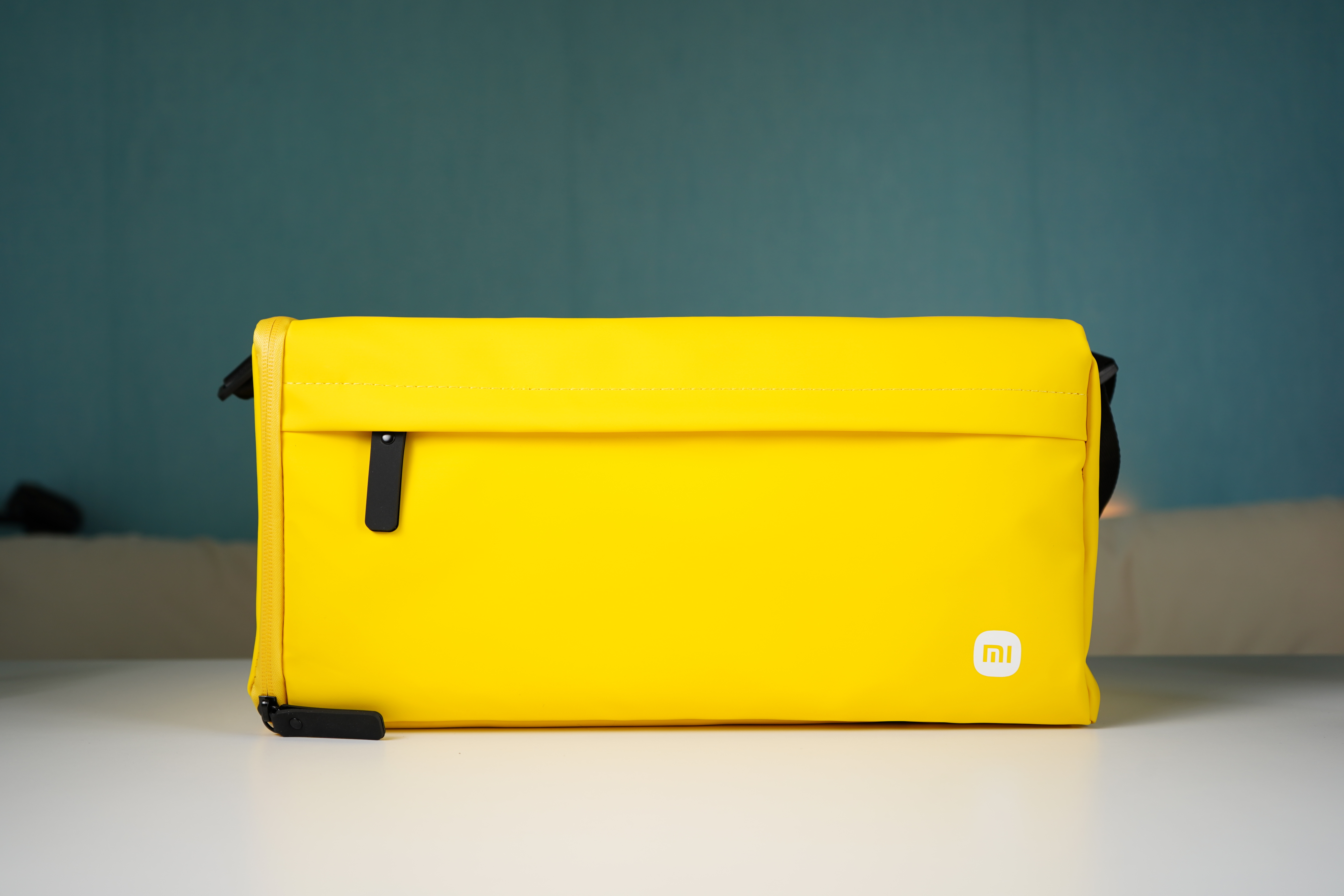 收到小米离开的新年礼物，一个小米YU7的金属车模，太帅气了，四舍五入等于拥有了Y