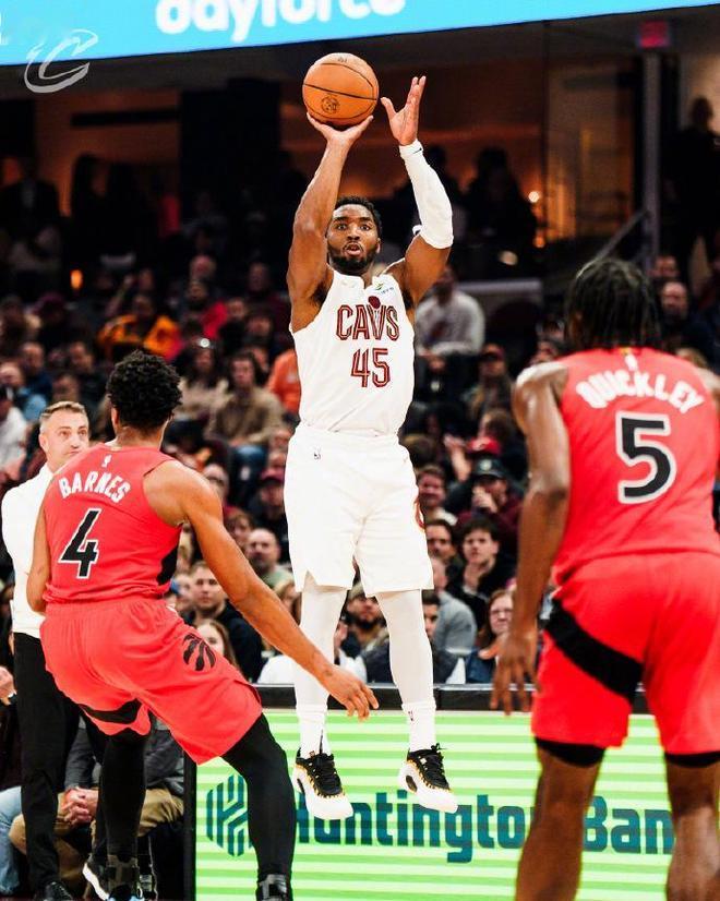 26季后赛首轮前瞻之骑士vs猛龙：龙这赛季我看得很少，骑士在哈登交易后我倒是看了