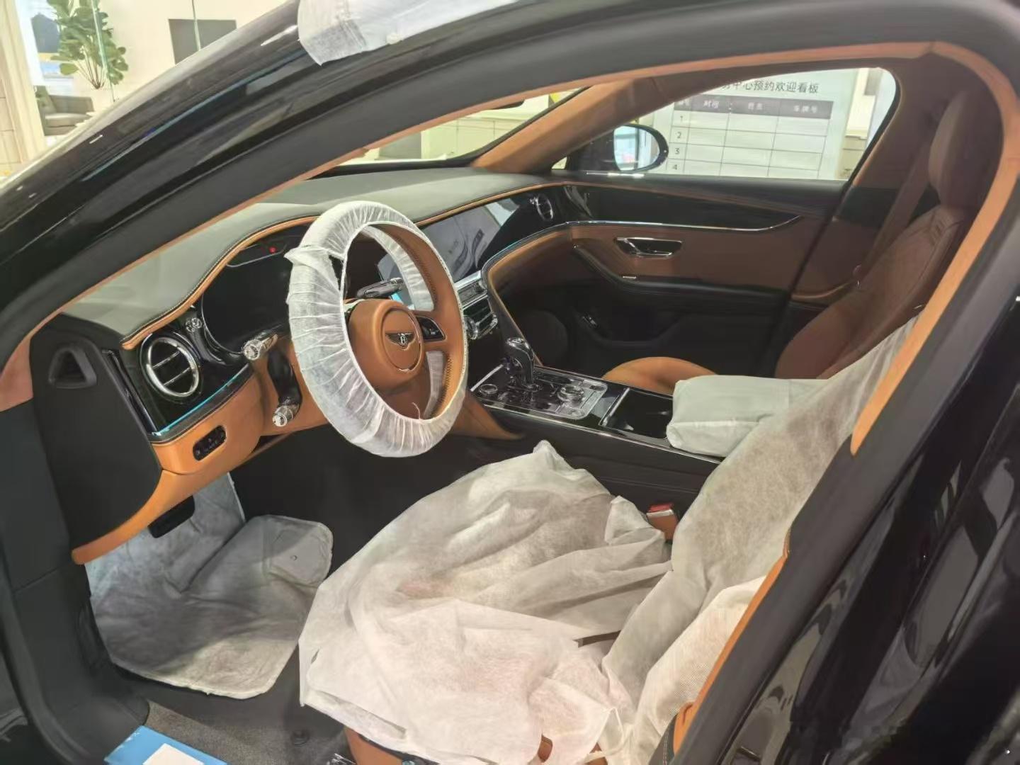宾利飞驰 Edition 8 宝石黑-纽马克特褐、全新车 ​​​