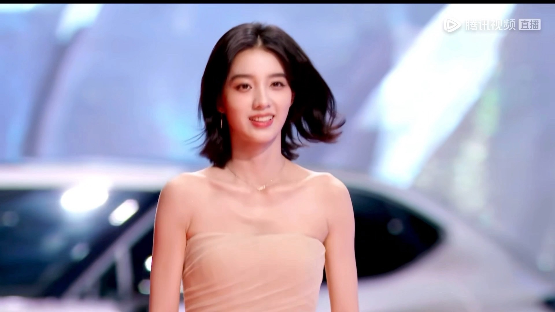 星光大赏红毯 万鹏毫米[送花花] 