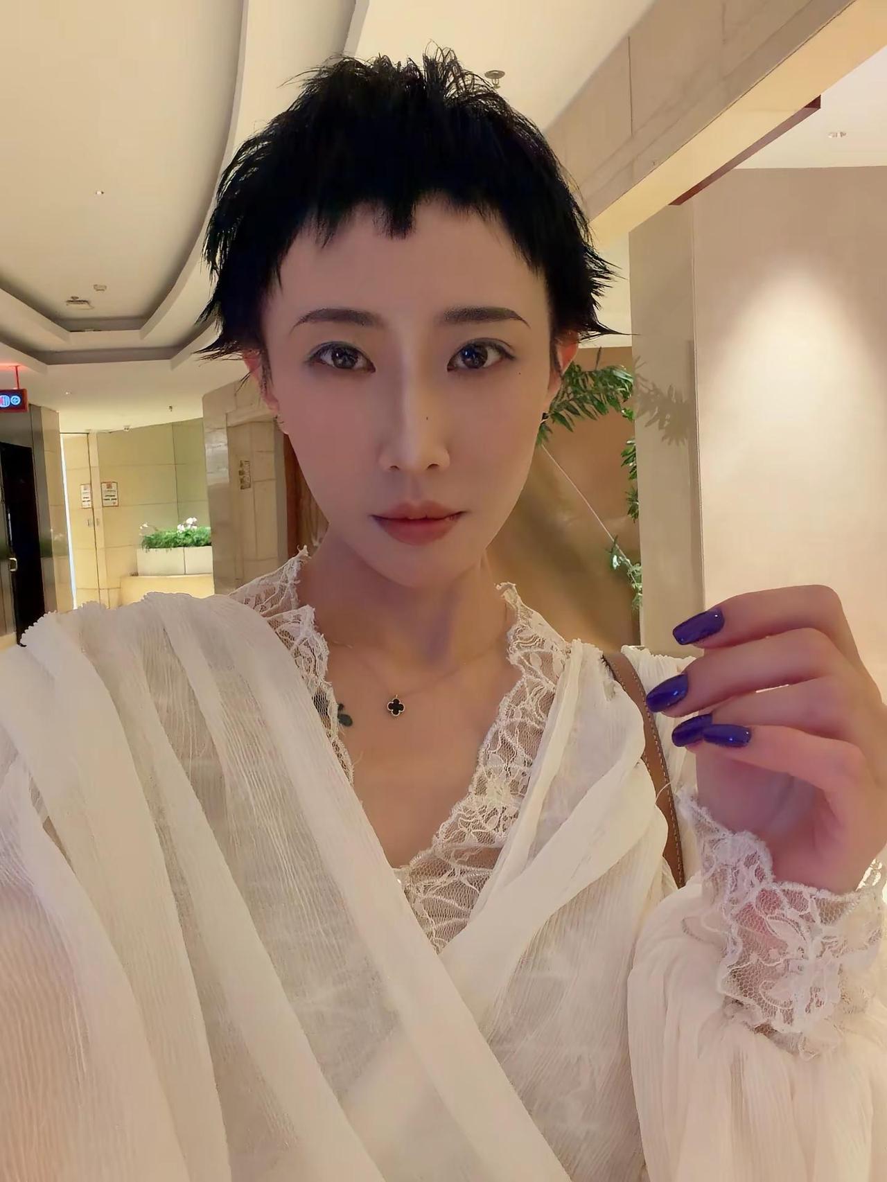 可惜你不听许嵩 你不懂'一个夏熬成一个秋’许嵩 你也不懂我 短发