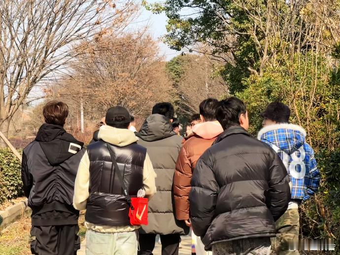 赵小童萧山考察学习完直接机场起飞  赵小童学习完再来一碗面芜湖  萧山考察学习完