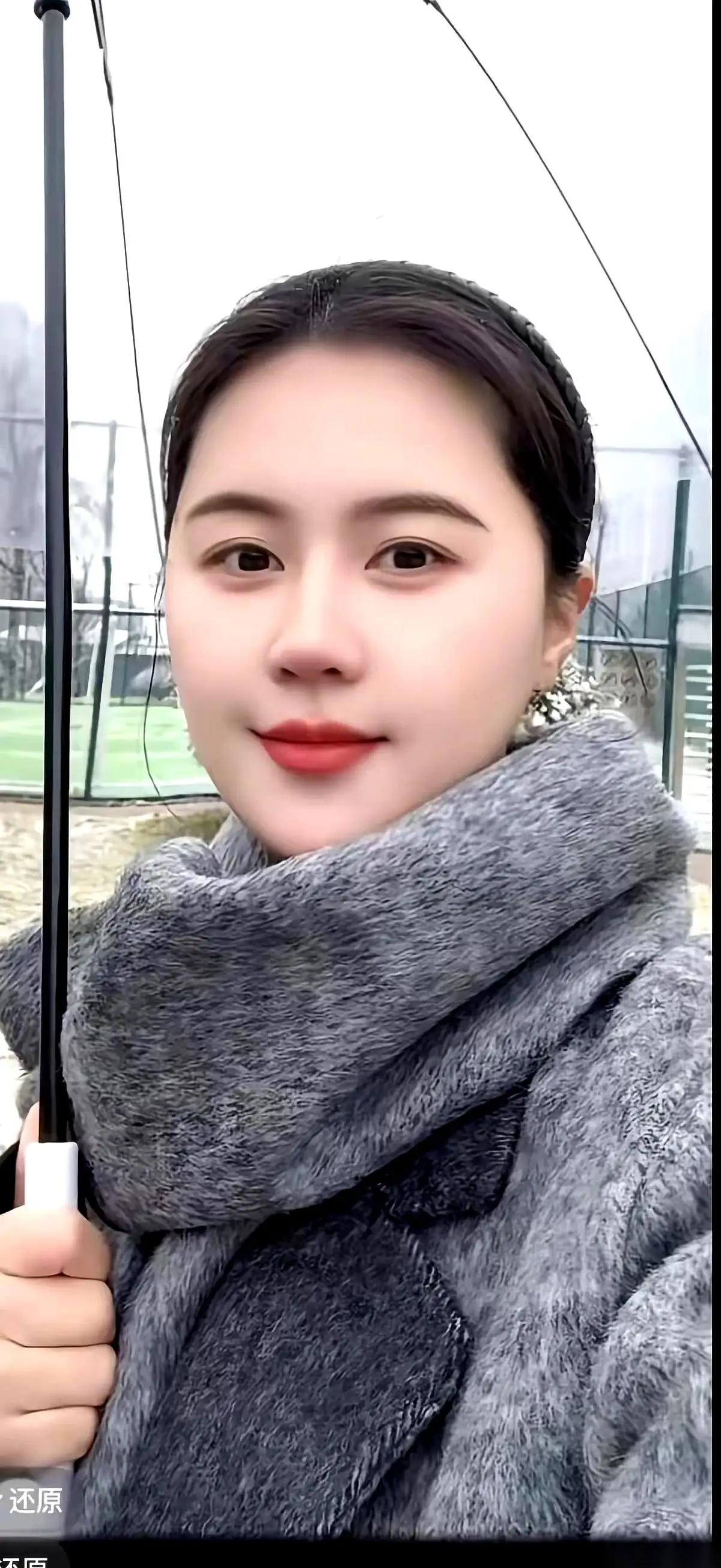 相宜也是一位有才华的美女知识面广，