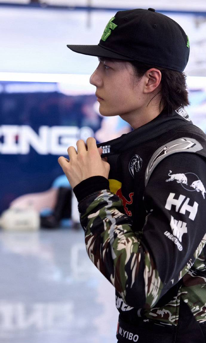 王一博稳中求进王一博沉浸专注在速度里找到平衡 王一博稳中求进，王一博沉浸专注在速