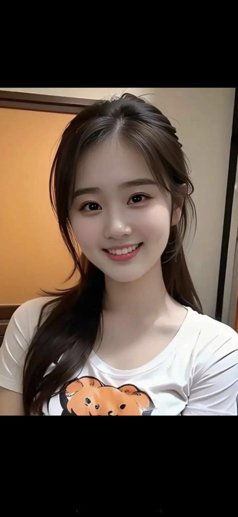 这个女孩笑得真甜啊！