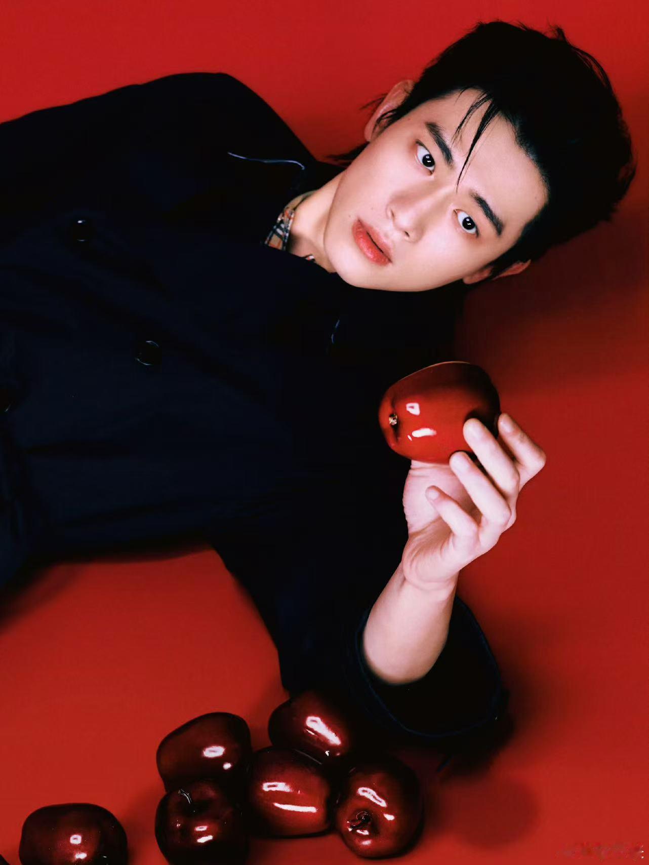 辛云来换发型了辛云来新发型杀疯了！摒弃繁复回归清爽，五官立体度瞬间拉满。是少年初