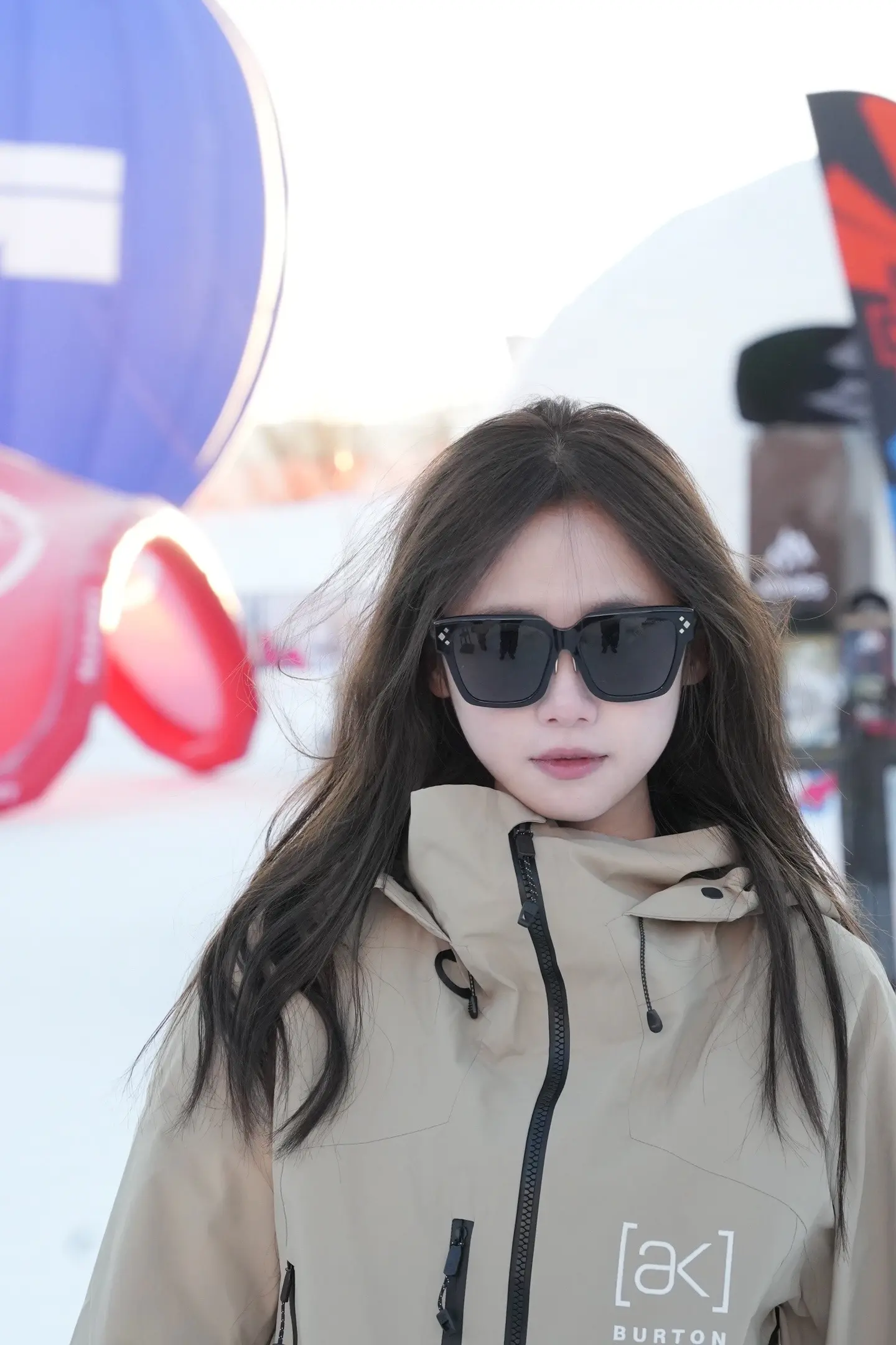 你可以指向北方 然后告诉我那是南方 错了没关系因为我爱你