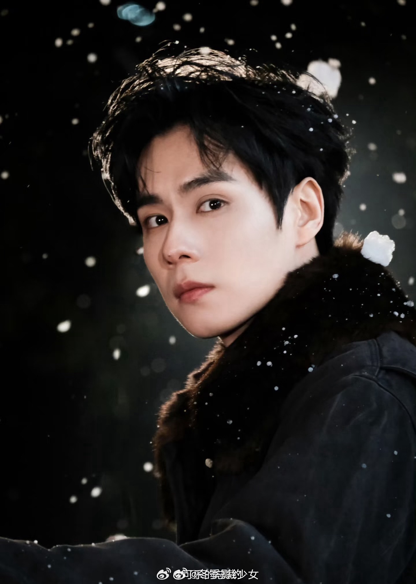 胡一天淡淡的帅帅的顺顺的 了解他越多越能感受到那种平和的力量，对粉丝耐心对自己清