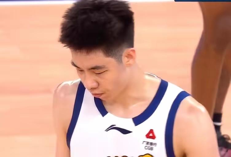 中国男篮74-63格鲁吉亚男篮，虽然赢球，但这4位球员即将出局！

​1，内线焦