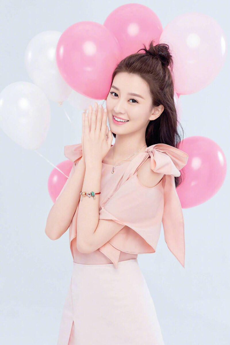 乔欣完全是温柔的邻家姐姐乔欣温柔的邻家姐姐刷到乔欣最新妆教视频，整个人柔和又清爽