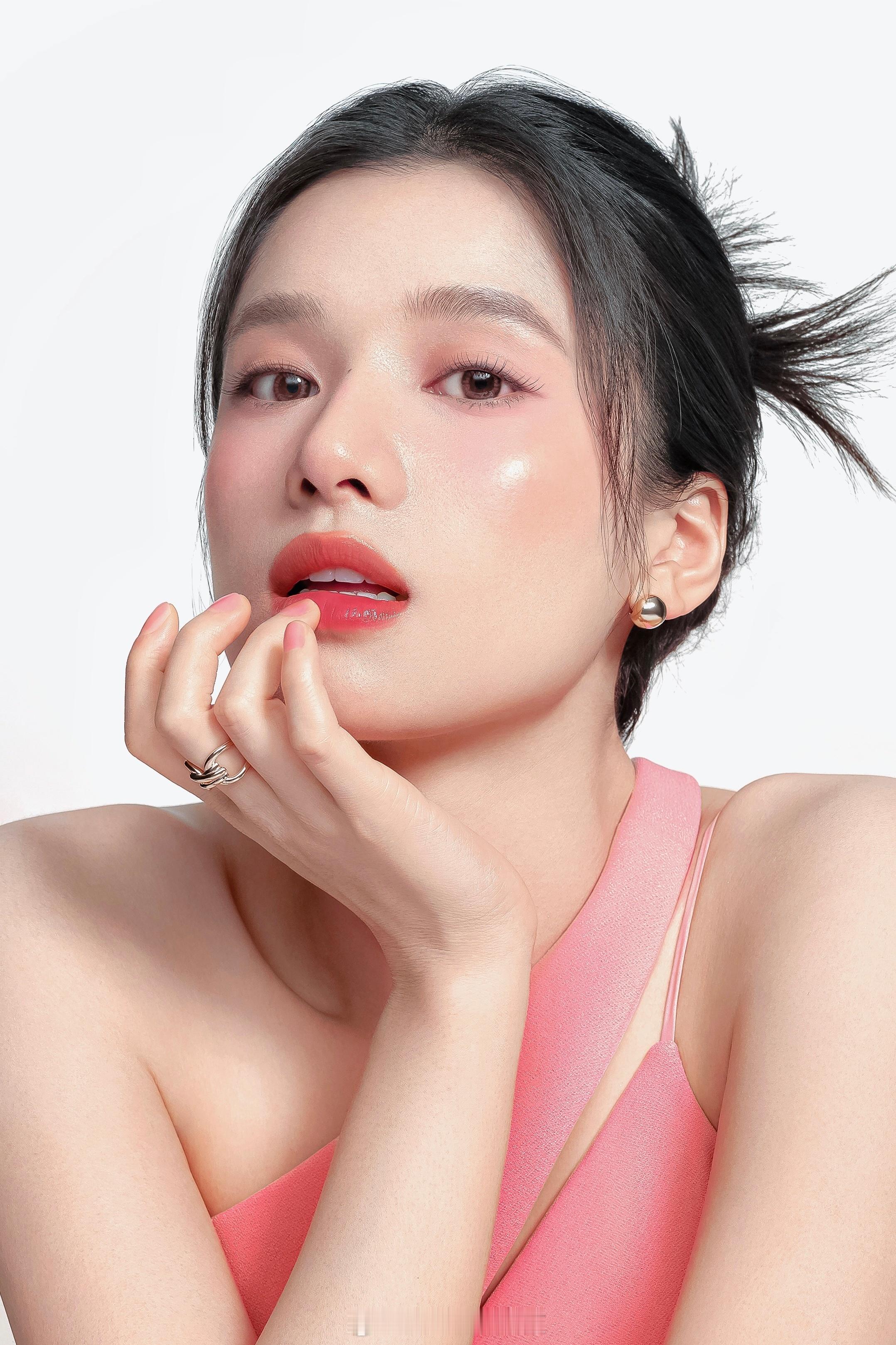 张婧仪迷人的美妆 ​​​
