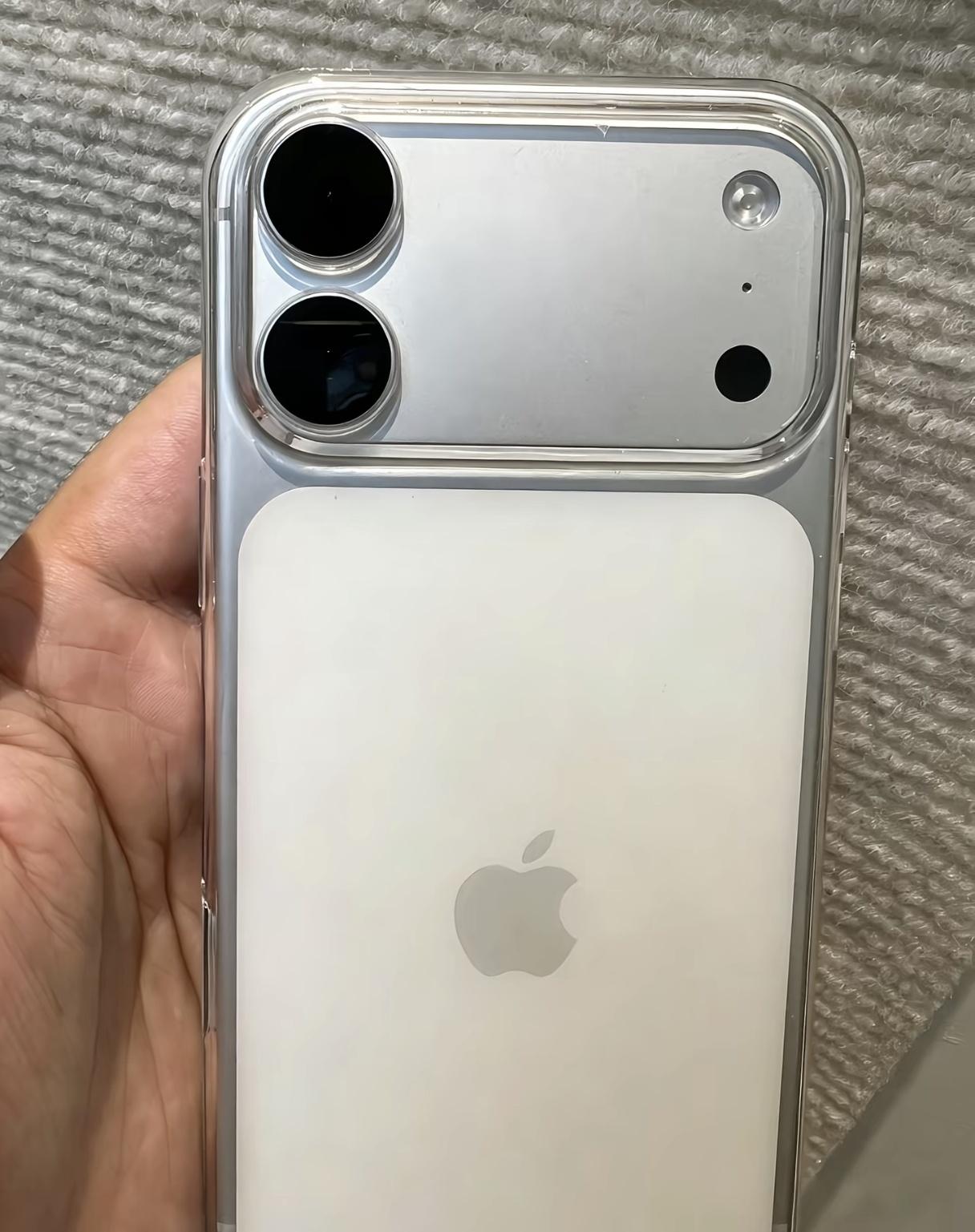 iPhone18标准版长这样？
传言iPhone18配激光雷达
就是Pro上用了
