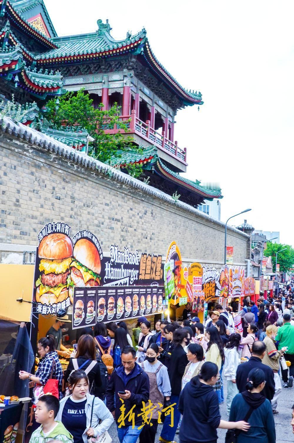 5月2日，济南上新街迎来一场别开生面的“鳌跃上新汉堡节”。本次汉堡节将中华传统文