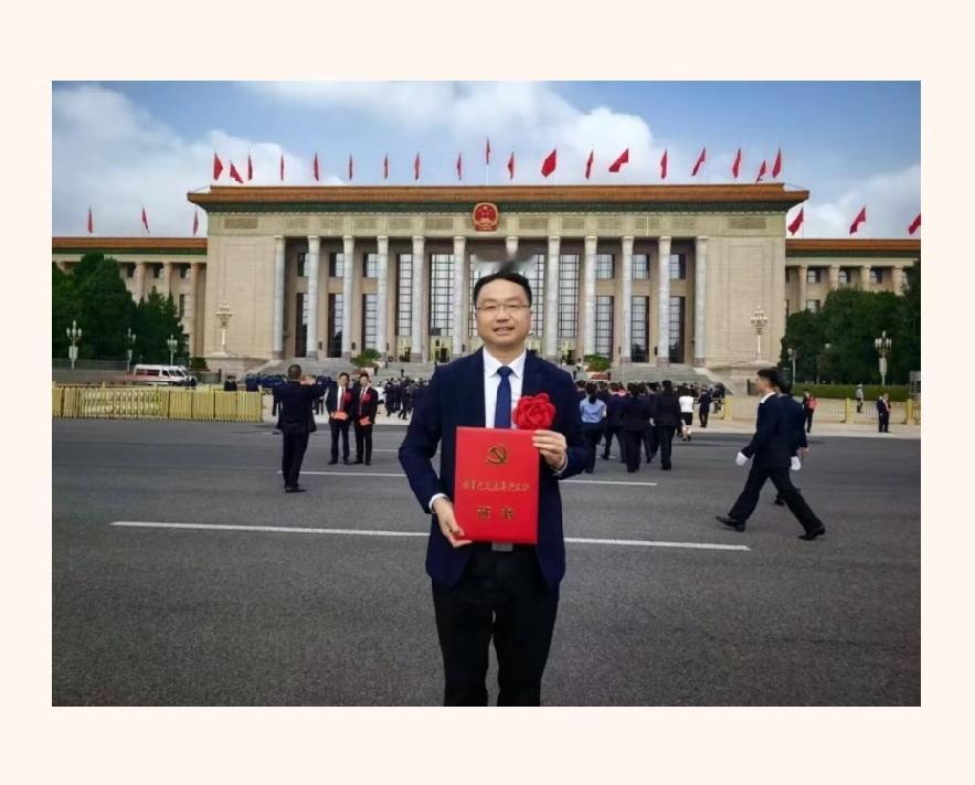 热烈祝贺菏泽一中党委荣获“全国先进基层党组织”称号

学校党委书记、校长张斌赴京
