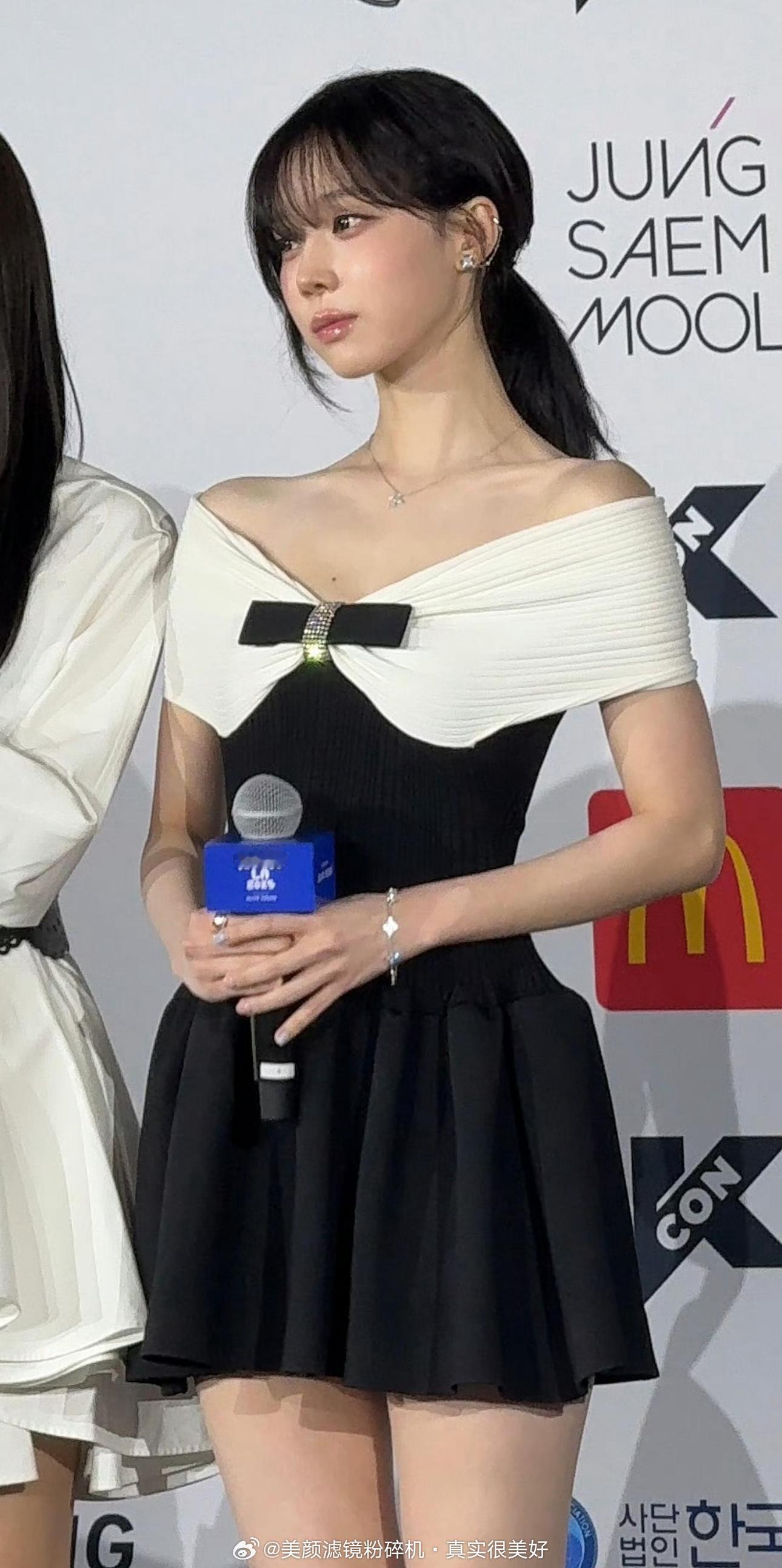 金玟庭今日KCON LA红毯饭拍生图 ​​​
