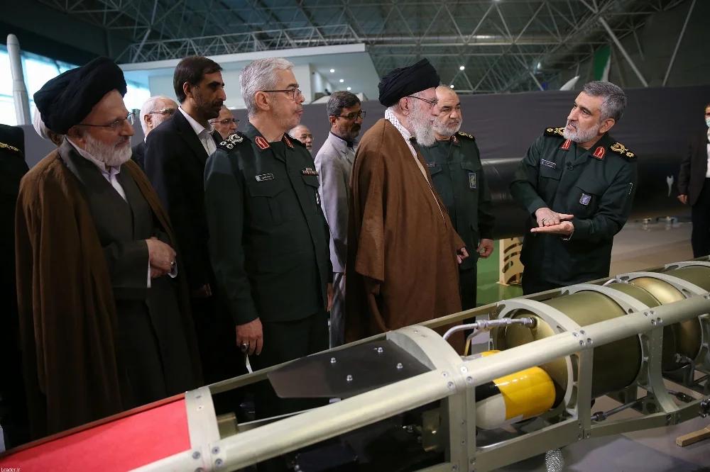 霍梅尼生前视察 法塔赫 - 2（Fattah-2）高超音速地对地导弹，不知道伊朗