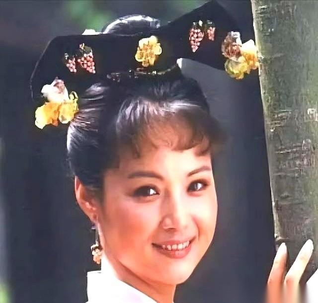 “陛下，自古没有皇子给宫女守孝的先例啊！”
话音刚落，一个太监就被踹翻在地。
康