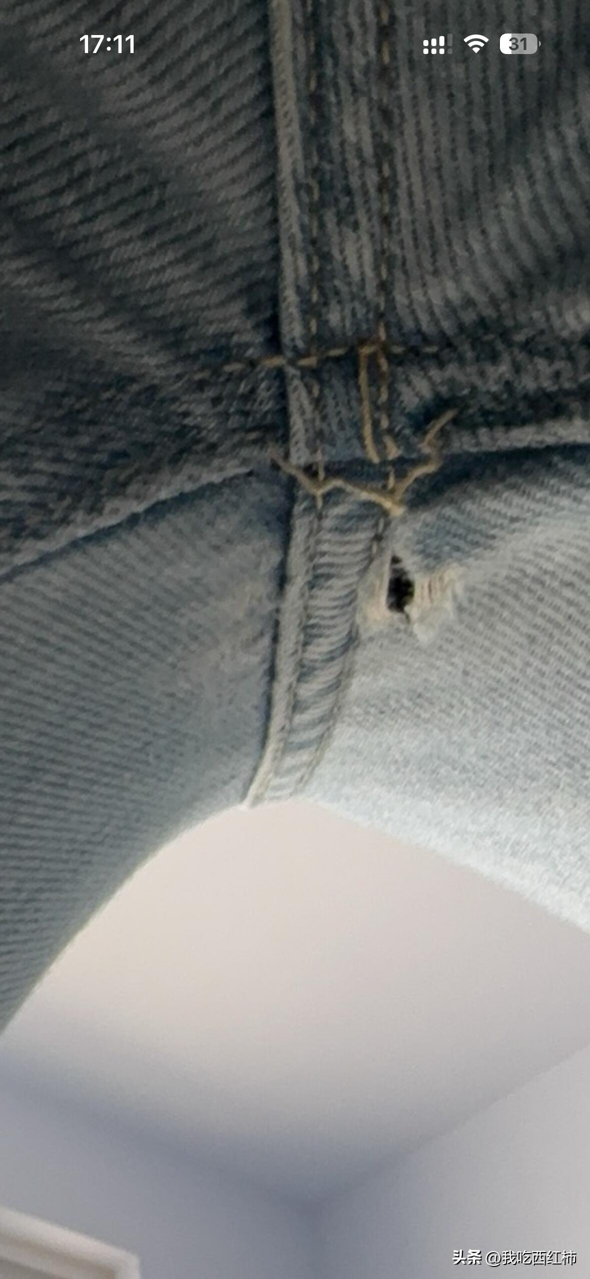 新买的裤子裆坏了
大无语事件，今天上班突然发现裆坏了，紧急让朋友给拿了一条，也不