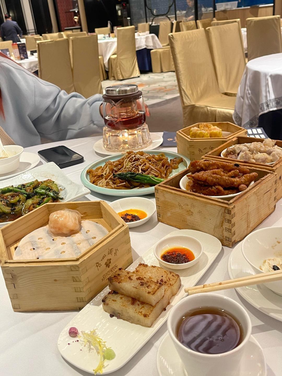 这一顿饭200多太贵了吧