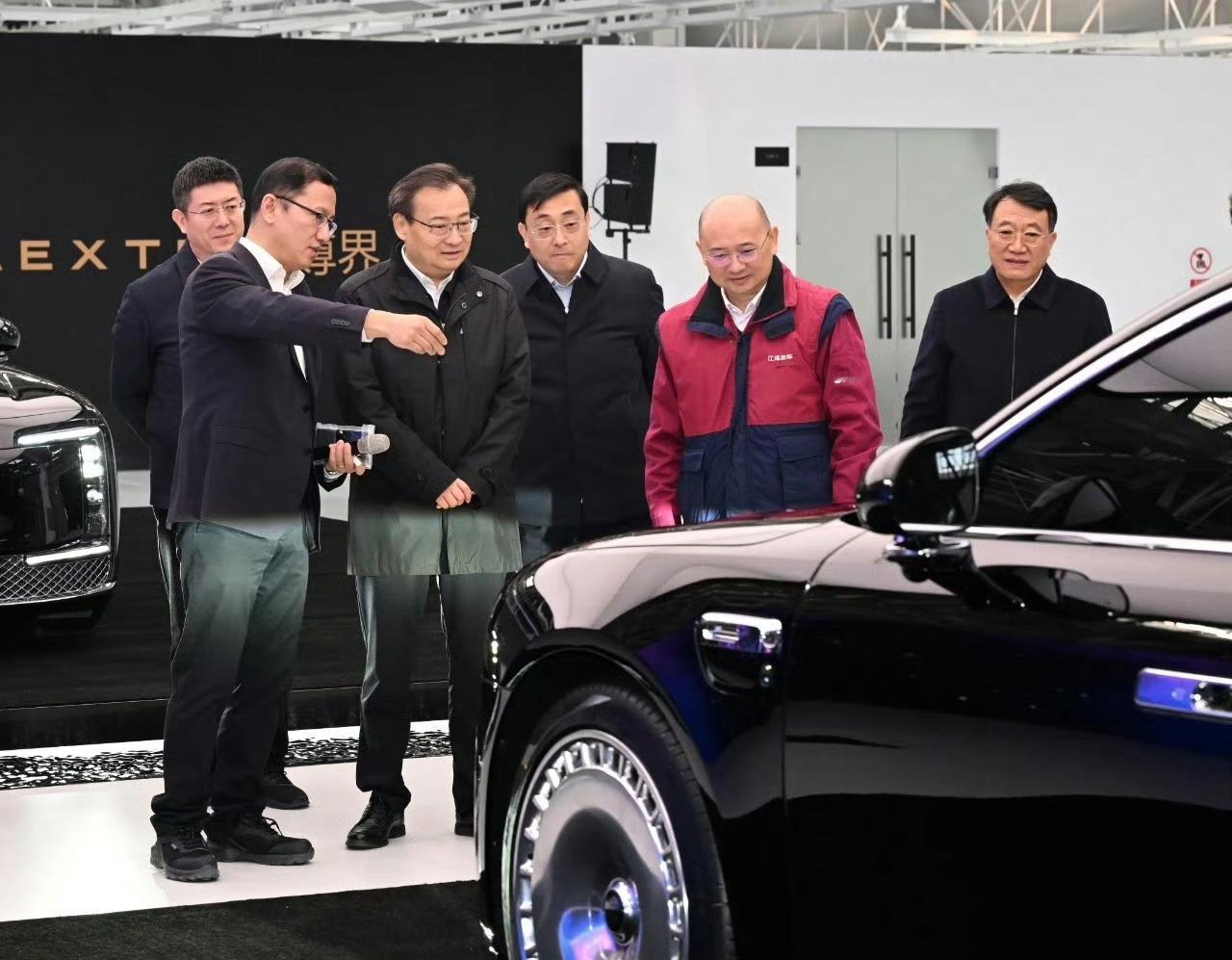 12月17日，安徽省委书记梁言顺来过尊界超级工厂，看到了尊界S800实车[举手]