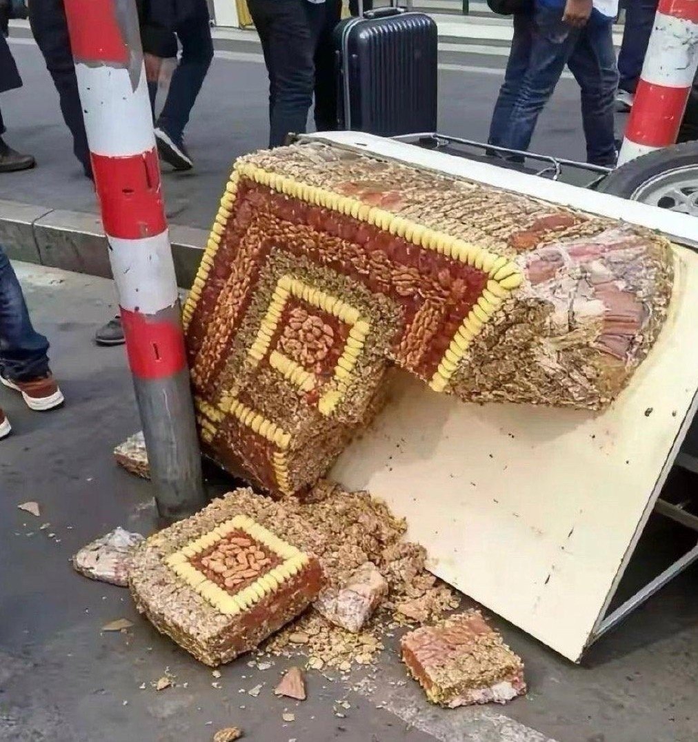 怎么办？不小心撞倒了摊贩切糕，要赔多少钱 