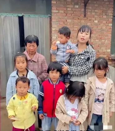 2021年，河南的朱大哥在修拖拉机时被砸身亡。谁知，他妻子不堪重负离家出走。弟媳