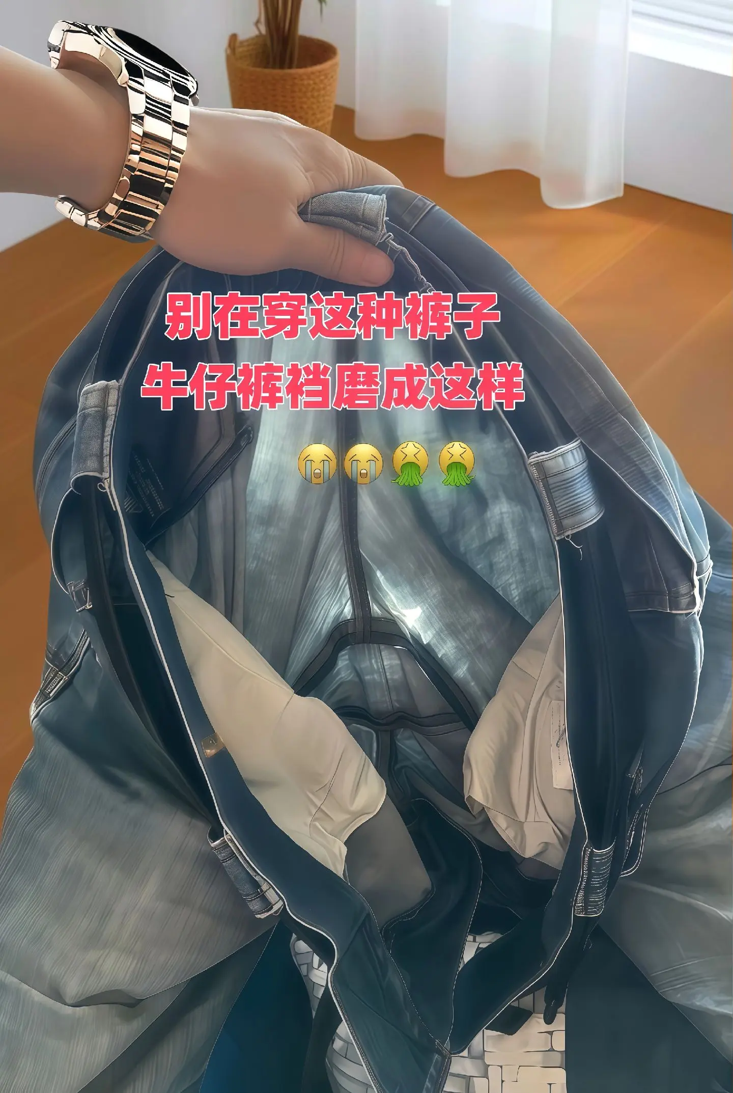 秋冬神裤来啦！姐妹们赶紧冲啊！这条裤子真的太会藏肉了，加绒的毛呢微喇叭...