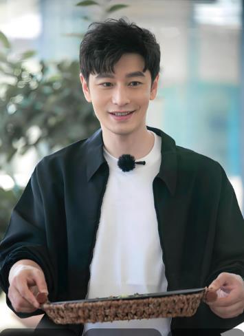 黄晓明说昆凌在中餐厅就是天使 黄晓明和中餐厅成员参加周杰伦演唱会，周杰伦问黄教主
